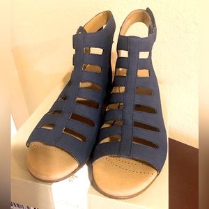 Clarks Collection Sandal With Heel Strappy Valarie Shelly Navy Size 8 NIB